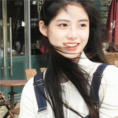 骑自行车的女人